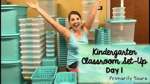 Kindergarten Classroom Set Up Day 1 // First-Year Teacher Vlog