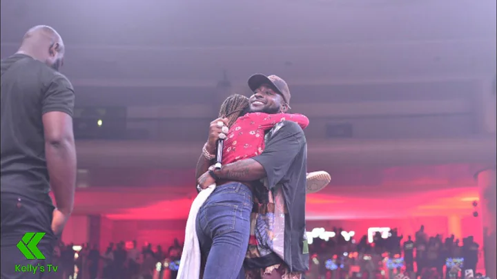 See Moment Davido Gifted A female Fan His Shoe And N2million Cash On Stage.(Full Video)