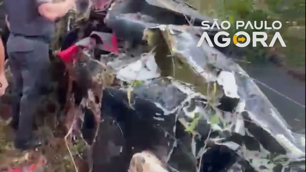 Helicóptero cai em área de mata no interior de SP; três pessoas sobrevivem