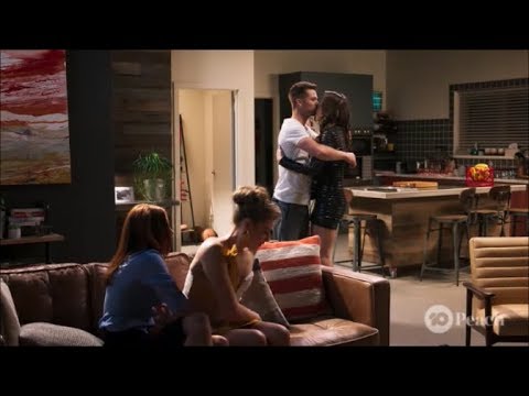 Chloe and Mel kiss & Elly and Mark kiss and hug & Chloe, Mel, Elly, Mark scene ep 8034