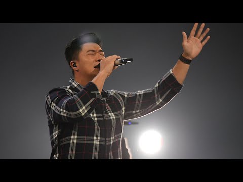 Video O Come Let Us Adore Him