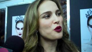 Natalie Portman Dishes About Her Friendship With Mila Kunis At The Black Swan Premiere