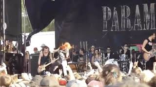 Celebrity Hayley Williams screaming and chasing away her demons Wealth