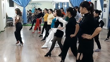 Vũ Điệu Xanh - Chuyển động cơ bản điệu chachacha: Kết hợp "ÈN" "À" với lắc hông