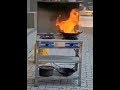 Cara Memadam Api  kuali terbakar