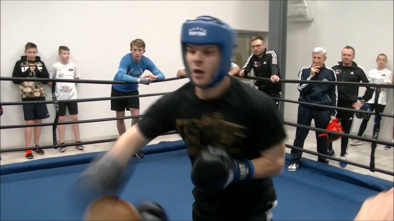 Piłkarze Broni Radom trenowali z bokserami