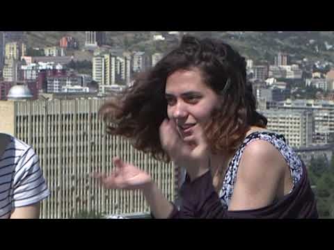 საერთო საცხოვრებლის სახურავზე