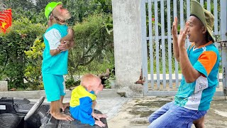Download Lagu CUTIS \u0026 Baby monkey begged Dad to take  to the market and the ending😯 MP3 Download Lagu CUTIS \u0026 Baby monkey begged Dad to take  to the market and the ending😯 MP3