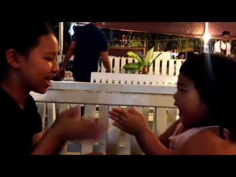 ปลาวาฬพ่นนำ้กับลีออน