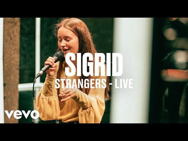 Sigrid - 'Strangers' music video.