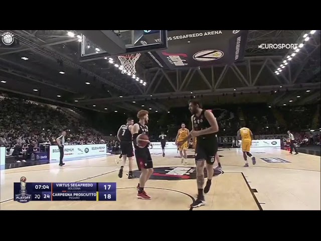 [Sintesi] Gara 2 quarti playoff Virtus Segafredo Bologna - Carpegna Prosciutto Basket Pesaro: 70-51