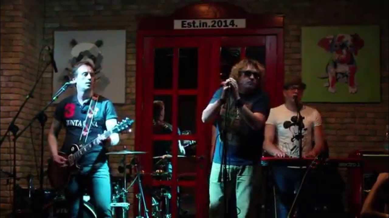 Группа сентябрь снег. Группа сентябрь состав солист. Ансамбль сентябрь. Солист группы сентябрь. Группа сентябрь снег.