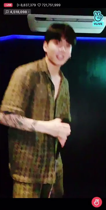 JUNGKOOK HIP THRUST WHILE SINGING BAEPSAE LIVE ON VLIVE