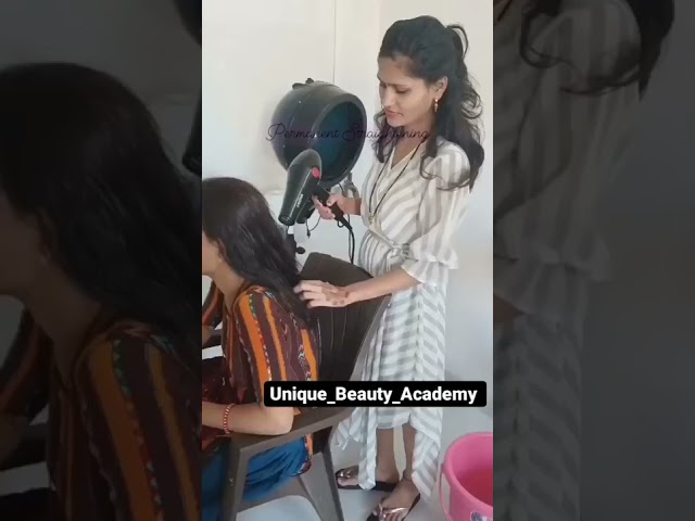 amruta makeup artist and hair specialists #Unique_Beauty_Academy