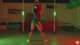 All I really want for Christmas is to dance Twerk!
