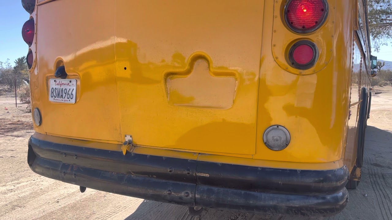 855 big cam Cummins airing up. Straight pipe music! YouTube