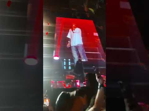 Gabito ballesteros aparece en concierto de @natanaelcano777 en dale MIXX mty