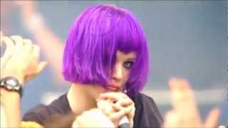 CRYSTAL CASTLES - ALICE PRACTICE (LIVE 2012) Resimi