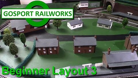 N Gauge Layout Build: Beginner Layout 3 - Buildings and Decorations
