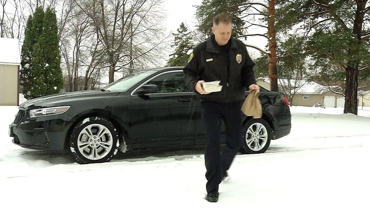 Brooklyn Park Police Deliver Meals on Wheels center for reproductive rights