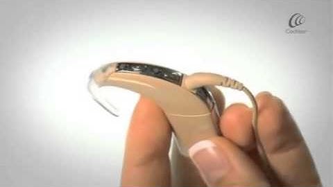 Nucleus® 5 - Attaching and removing microphone protector