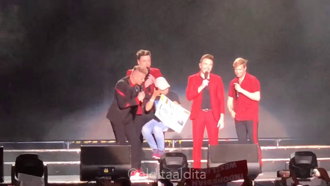 Better Man with Shinta the lucky girl - WESTLIFE Concert The Twenty Tour at Borobudur Temple