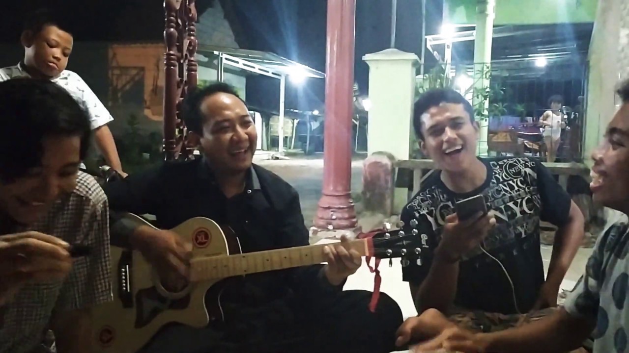 Medley lagu H.Rhoma Irama Darah Muda dan Gelandangan (COVER) - YouTube