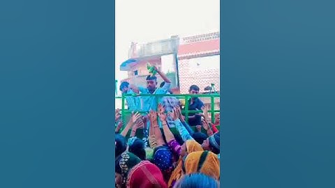 पहचान की बात किससे करते हो हमे तो वो लोग भी जानते है जिन्हें हम नही जानते..!