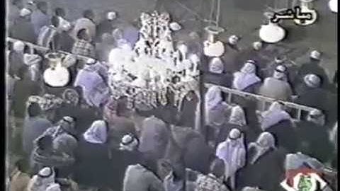القارئ عبدالمعز شاكر سورة التوبة سجلت عام 2001 من جامع الشيخ عبد القادر الكَيلاني مع الأذان