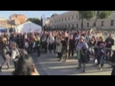 Virus restrictions, anti-vaccine protest in Madrid