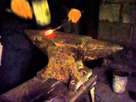 Ковка клинка из шарика от подшипника. Forging a knife from the ball of the bearing