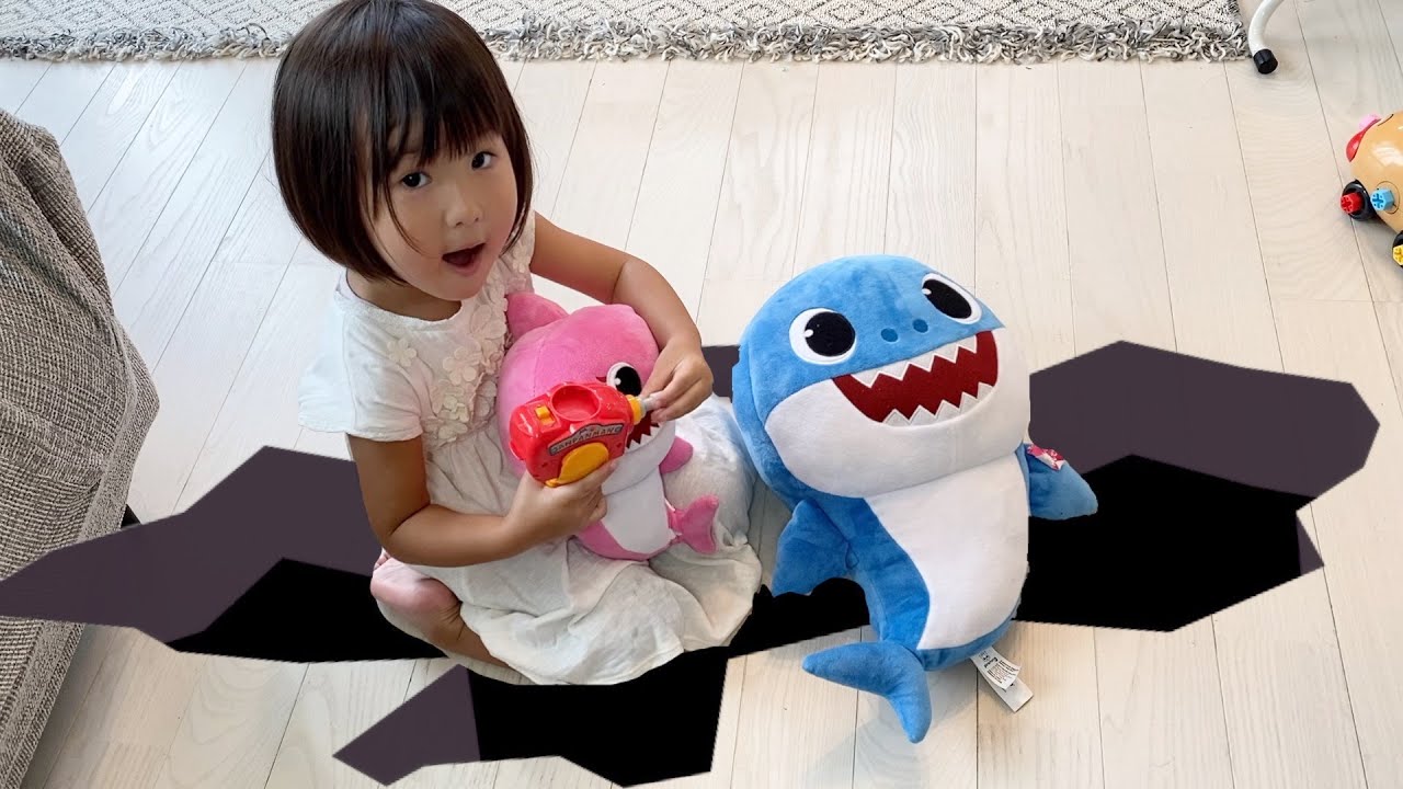 たいへん！ベビーシャークを落としたら海にワープした！Warped to the sea Baby Shark