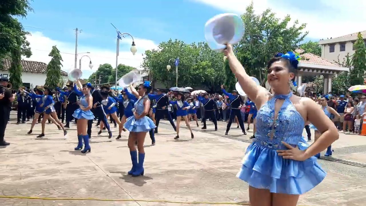 INCREÍBLE PRESENTACIÓN DE CACHIPORRAS 🔥| DESFILE 15 DE SEPTIEMBRE 2025 EL SALVADOR 🇸🇻