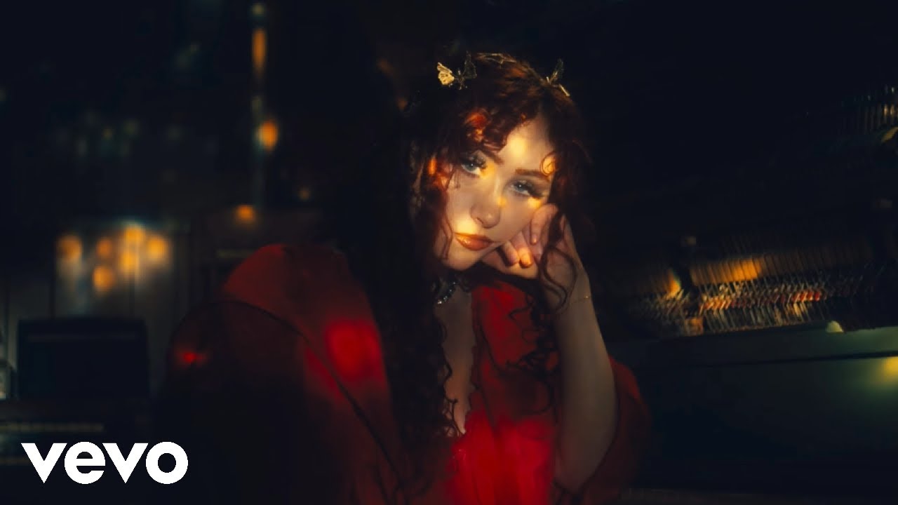 Chappell Roan - Good Luck, Babe! (Official Music Video) Chappell Roan - Good Luck, Babe! (Official Music Video)