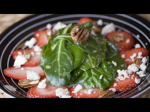 How to Make a Strawberry Spinach Salad with Japanese Dressing