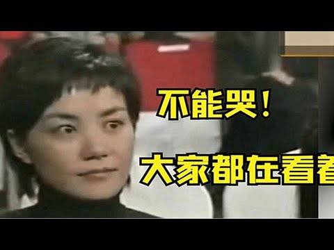 谢霆锋晚会遇王菲，当众为张柏芝唱情歌，王菲忍不住偷看太心酸！