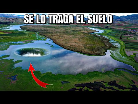 La LAGUNA que está siendo TRAGADO por un AGUJERO en los andes del Perú