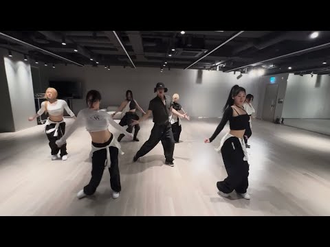 KAI (카이) - Bomba Dance Practice [mirrored]