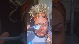 Flawless eye makeup with just a spoon. Thought? 🤔 #eyeshadow #cutcrease #makeuphack #eyeshadowhack