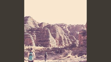 Pulsating Backdrops for Finding Clarity