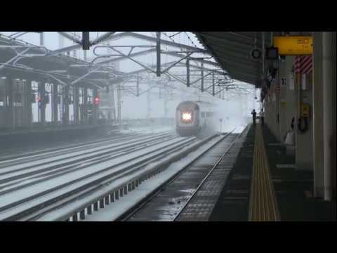 東北新幹線　福島駅　雪を身にまとい通過していくE3系E5系はやて