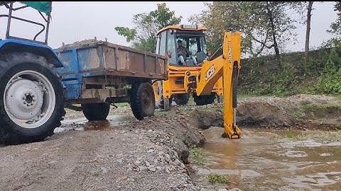 New JCB 3dx loading mud in Mahindra YUVO tech plus 575 & Sonalika DI47-RX || jcb tractor video