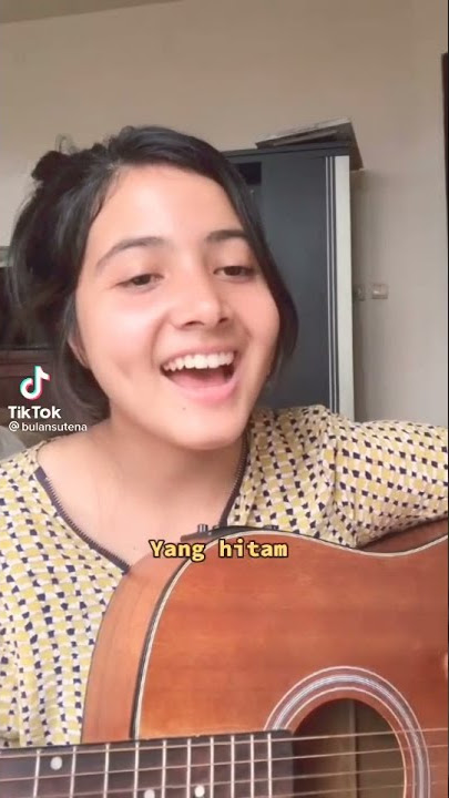 story wa BULAN SUTENA Hitam Putih cover