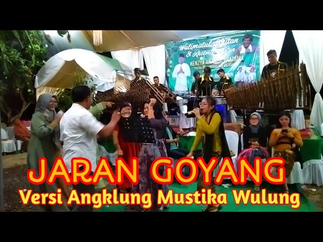 Mak Mak Nyerbu Dewi Menyanyikan Lagu ~ Jaran Goyang `Versi Angklung Mustika Wulung Sidayu class=