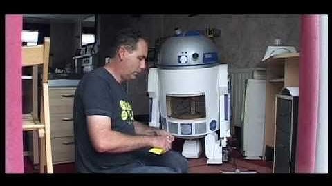 R2-D2 (1st one) Motorising him Part 2