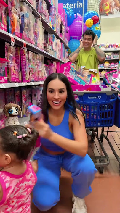 Buying everything Nasya touches at a toy store!! For the first time at: KARLA BUSTILLOS 👈🏼 🤩🤩