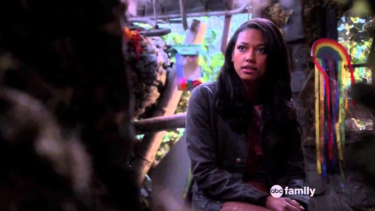 Lacey and Jo talk about Danny's past -- Twisted 1x07 (HD)