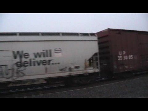 4 ES44ACs and a SD70M run down Tehachapi Loop