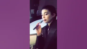 Kylie Jenner vaping🔥🔥🔥