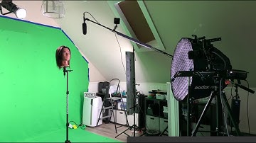 Virtual Production in Unreal with Composure Green Screen, Garbage Matte, and Vive Trackers